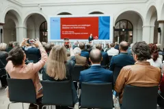 15-100-mehrachtung1j