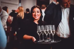 eventfotografie-business-kellnerin-champagner-1000x667-1