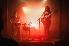 kee-avil-band-live-buehne