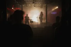 kee-avil-live-performance-zuschauer