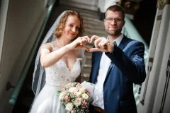 herz-mit-haenden-hochzeit