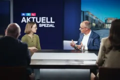 43_amtischmitfriedrichmerz