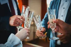 eventfotograf-berlin-business-event-anstossen