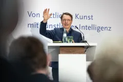 karl-lauterbach-vortrag-kuenstliche-intelligenz-1536x1024-1